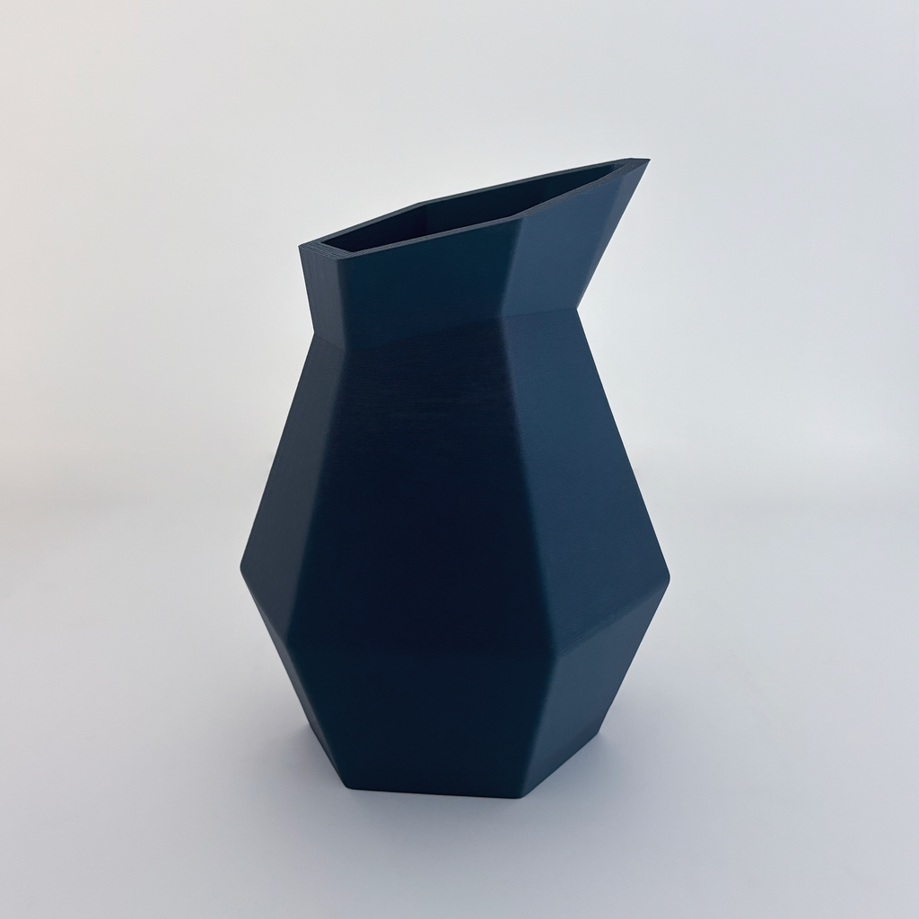 Asymmetrical Vase - Formasupra