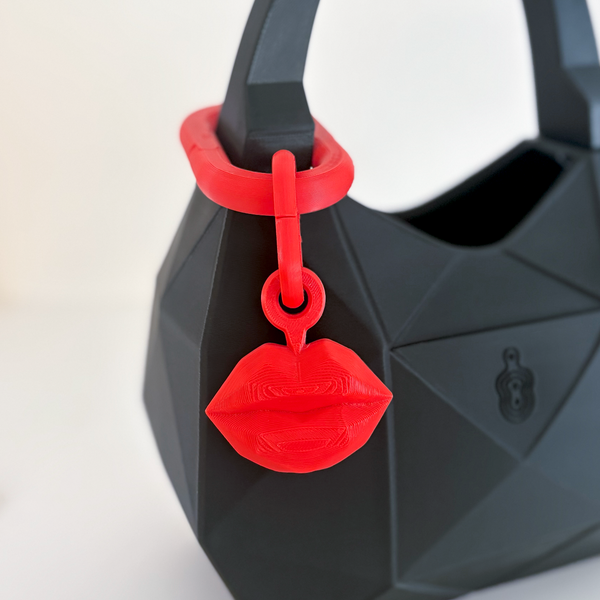 Lips Charm - Formasupra